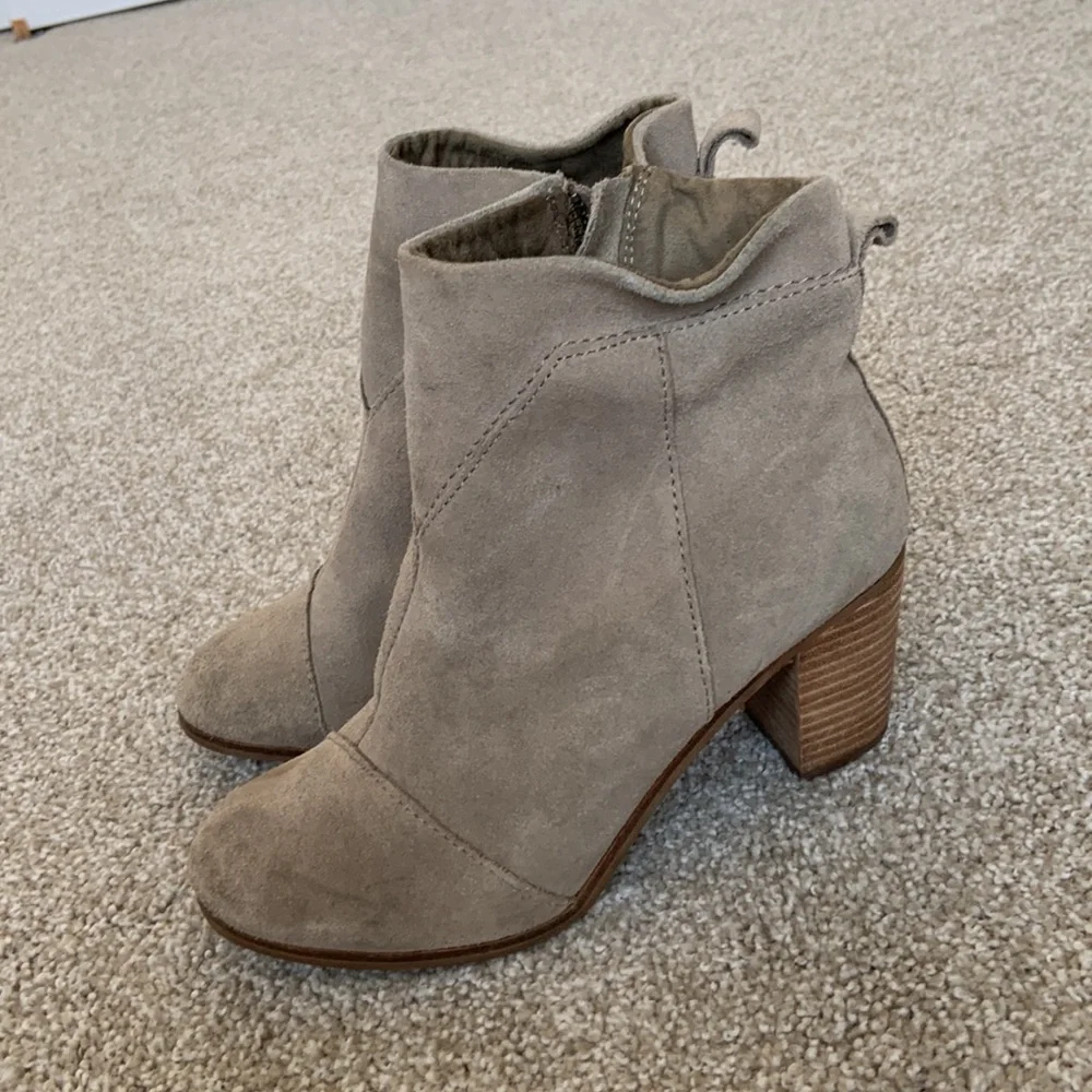 Toms Lanuda Suede taupe bootie - Picture 4 of 7